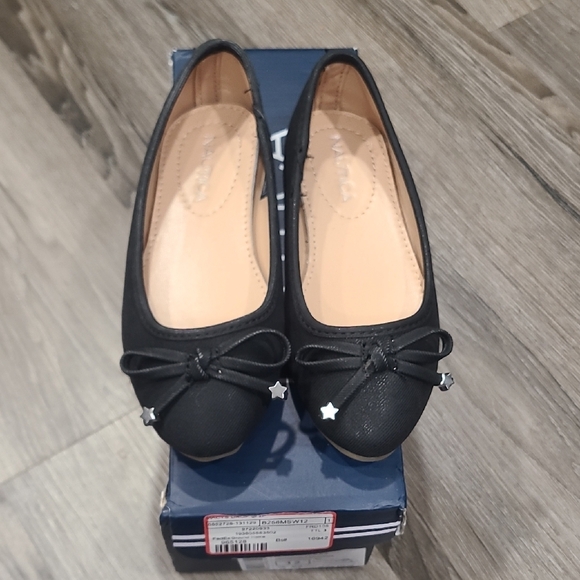 Black Ballet Flats with Bow - Picture 1 of 5